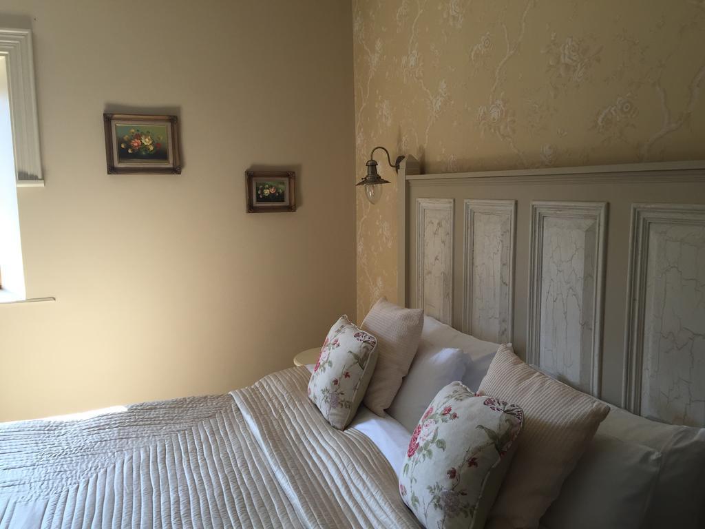 Riverbank, Country Pub And Carrickmacross