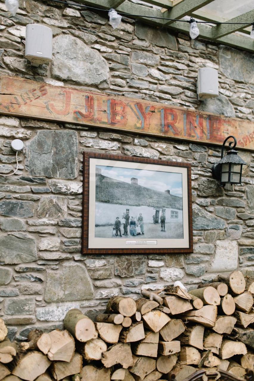 Guest house Riverbank, Country Pub And *